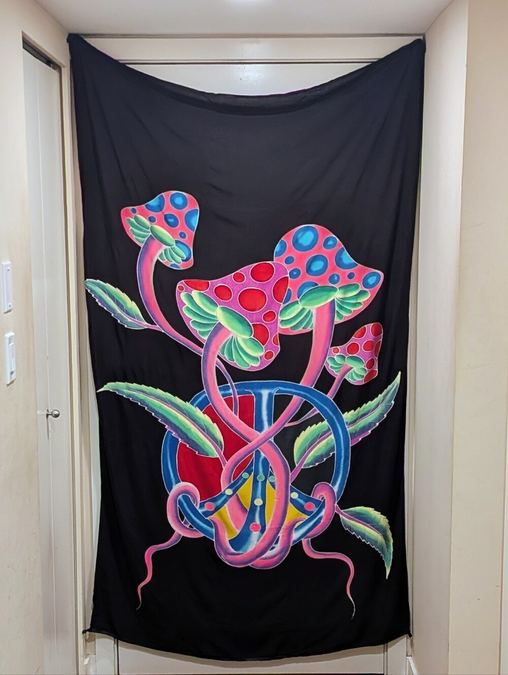 EUC Massive 47"x77" Trippy Psychedelic Mushroom Neon Batik Tapestry Door Cover - Picture 4 of 4